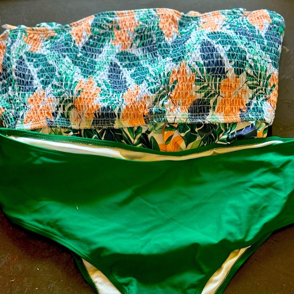 Never worn 2XL 2 piece SHEIN bathing suit